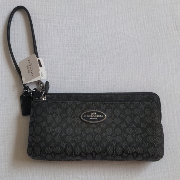 Coach Handbags - NWT Coach Wallet Signature Fabric